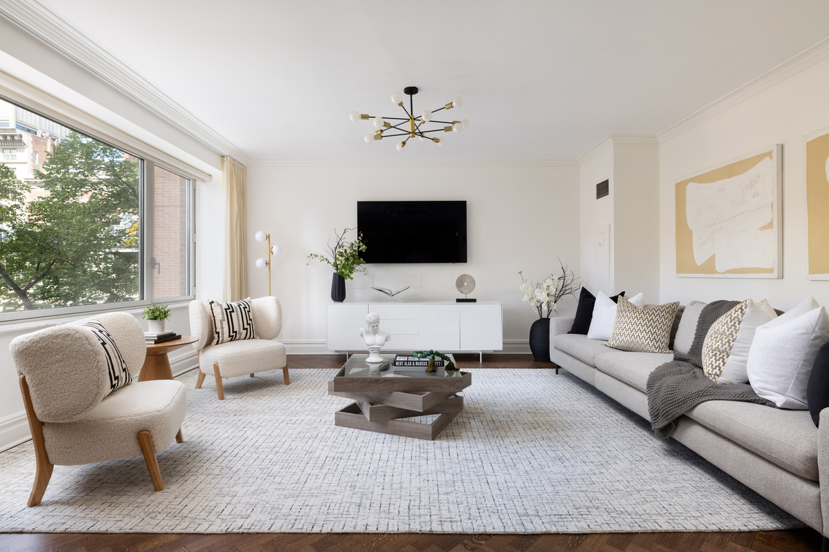 Leslie Modell Presents An Elegant Chatham Condominium In New York