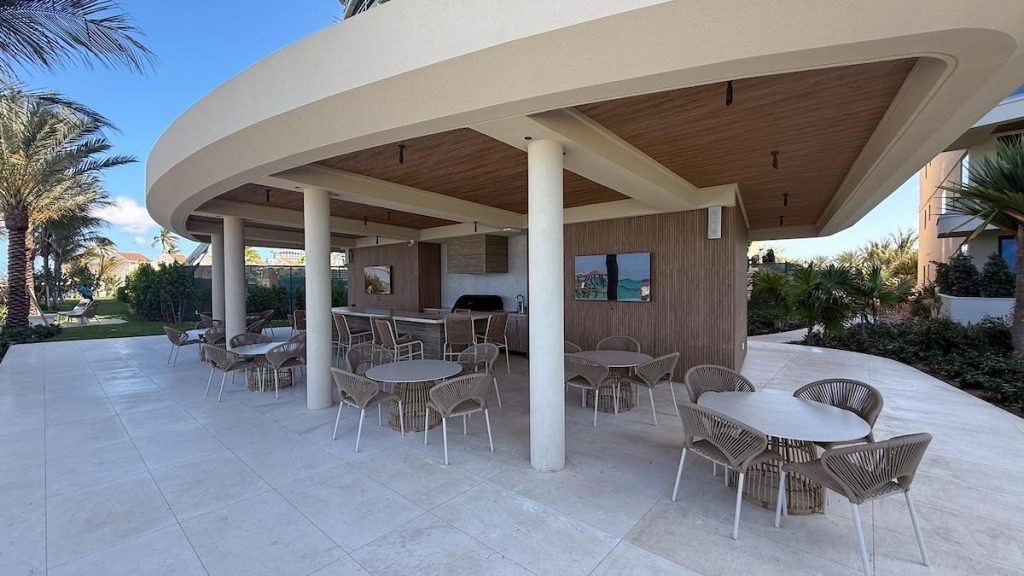 Aqualina Beach Villa 1 gourmet kitchen