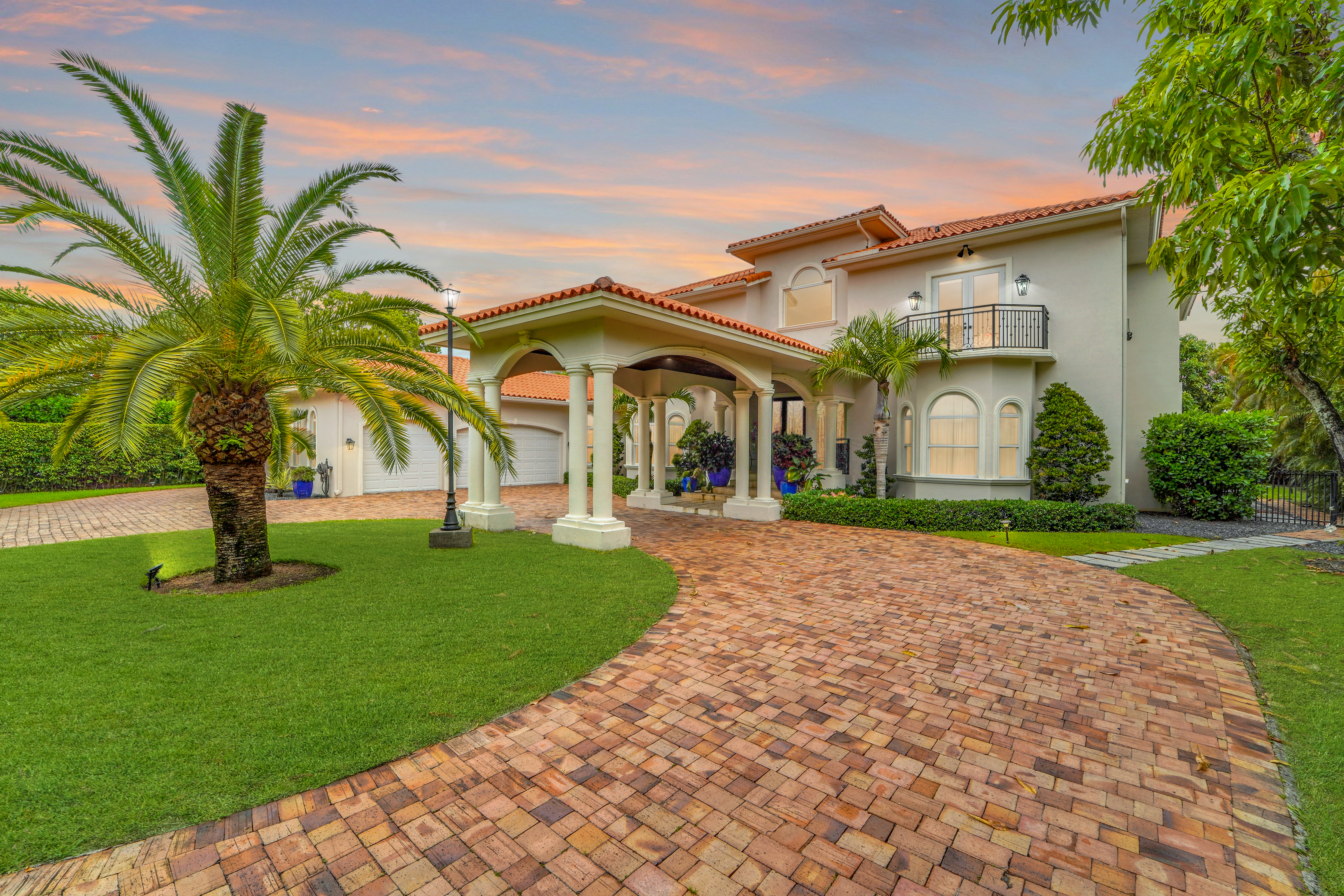 Anastasya Delgado & Erika Dopazo of LUXE Present A Fully Renovated Luxury Corner Estate In Pinecrest