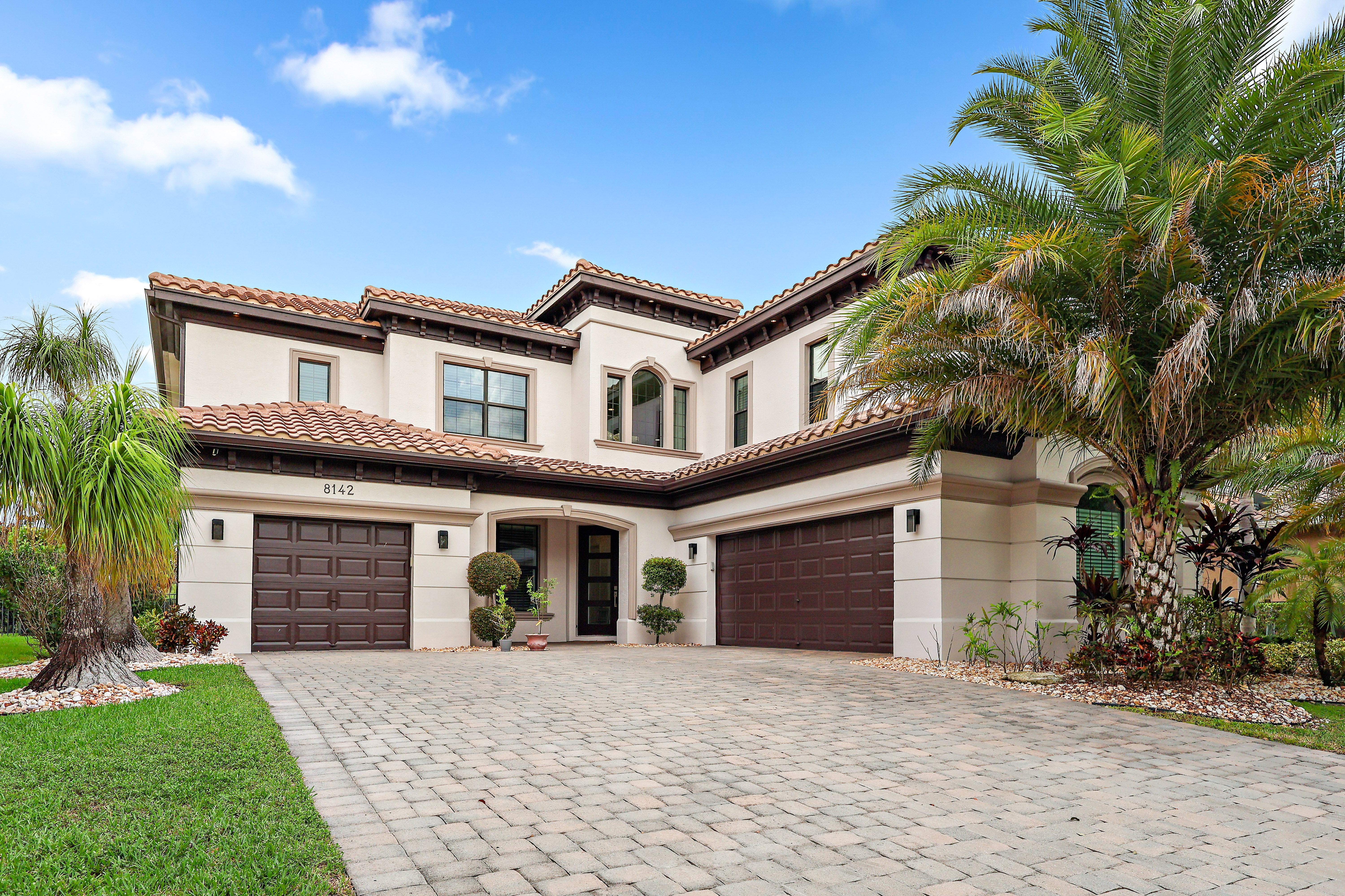 Leah & Alex Sajovits Present A Luxurious Golf Course Residence In Parkland
