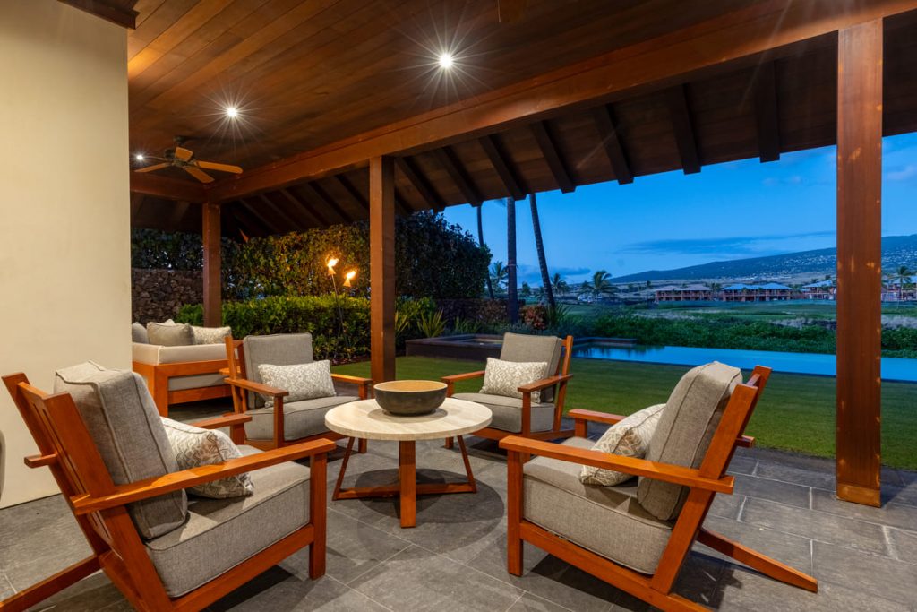Primary suite with lanai access