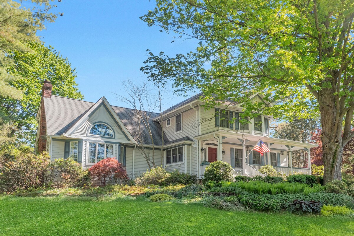 Vicki Gaily Presents An Enchanting Colonial Farmhouse In Saddle River